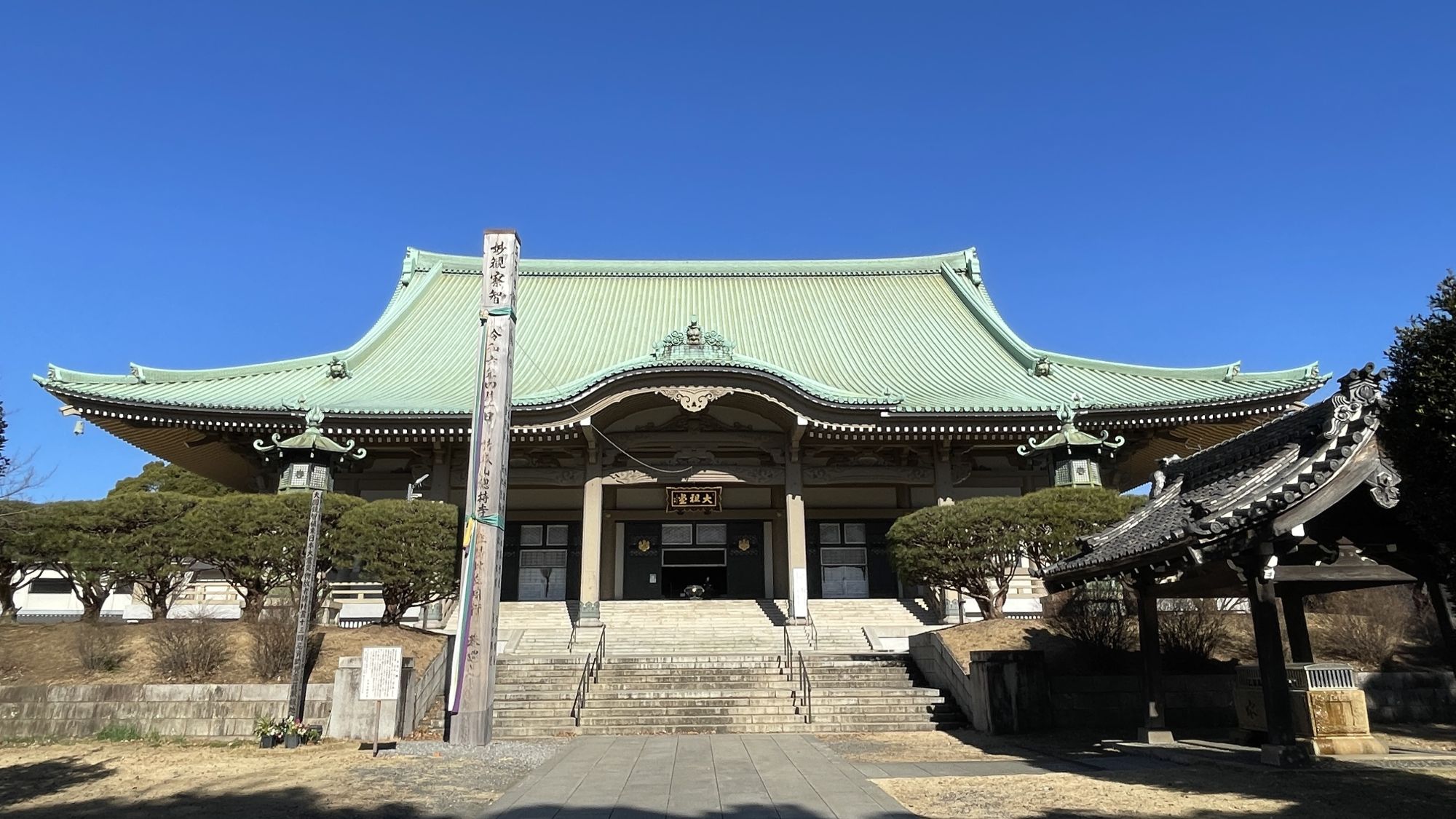 Where Cleaning Is Practice — and a Great Bell Rings Across a Vast Temple Ground